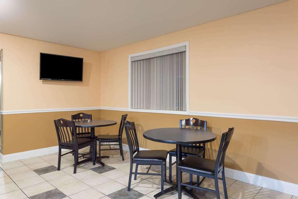 Super 8 By Wyndham Dumfries/Quantico Otel Konforlar fotoğraf