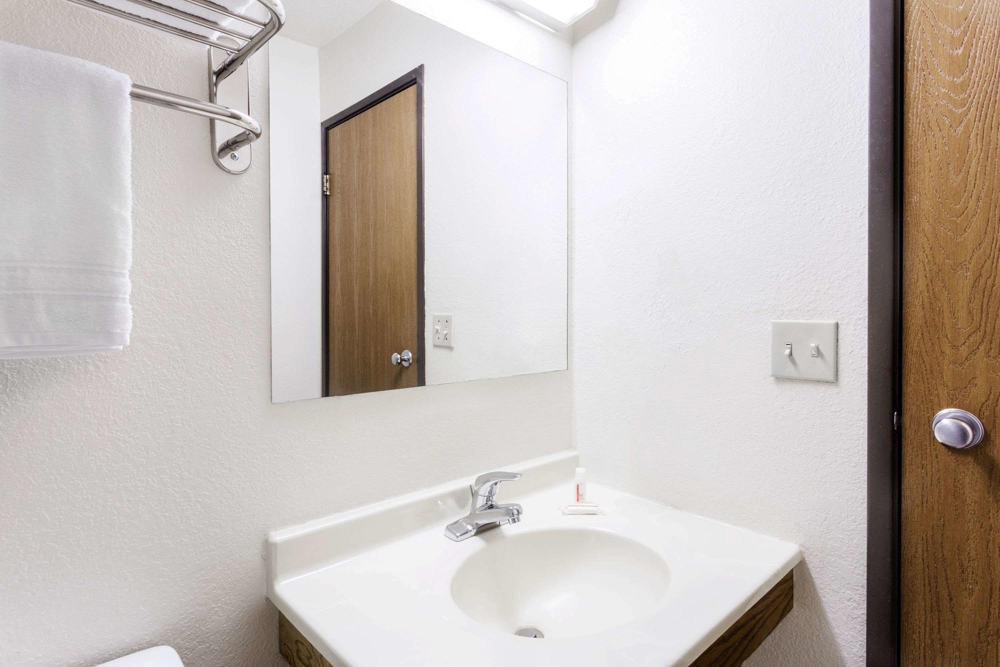 Super 8 By Wyndham Dumfries/Quantico Otel Dış mekan fotoğraf