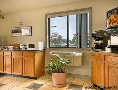 Super 8 By Wyndham Dumfries/Quantico Otel Restoran fotoğraf