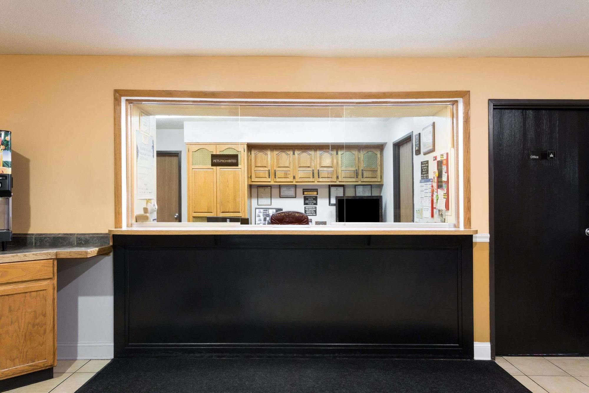 Super 8 By Wyndham Dumfries/Quantico Otel Dış mekan fotoğraf